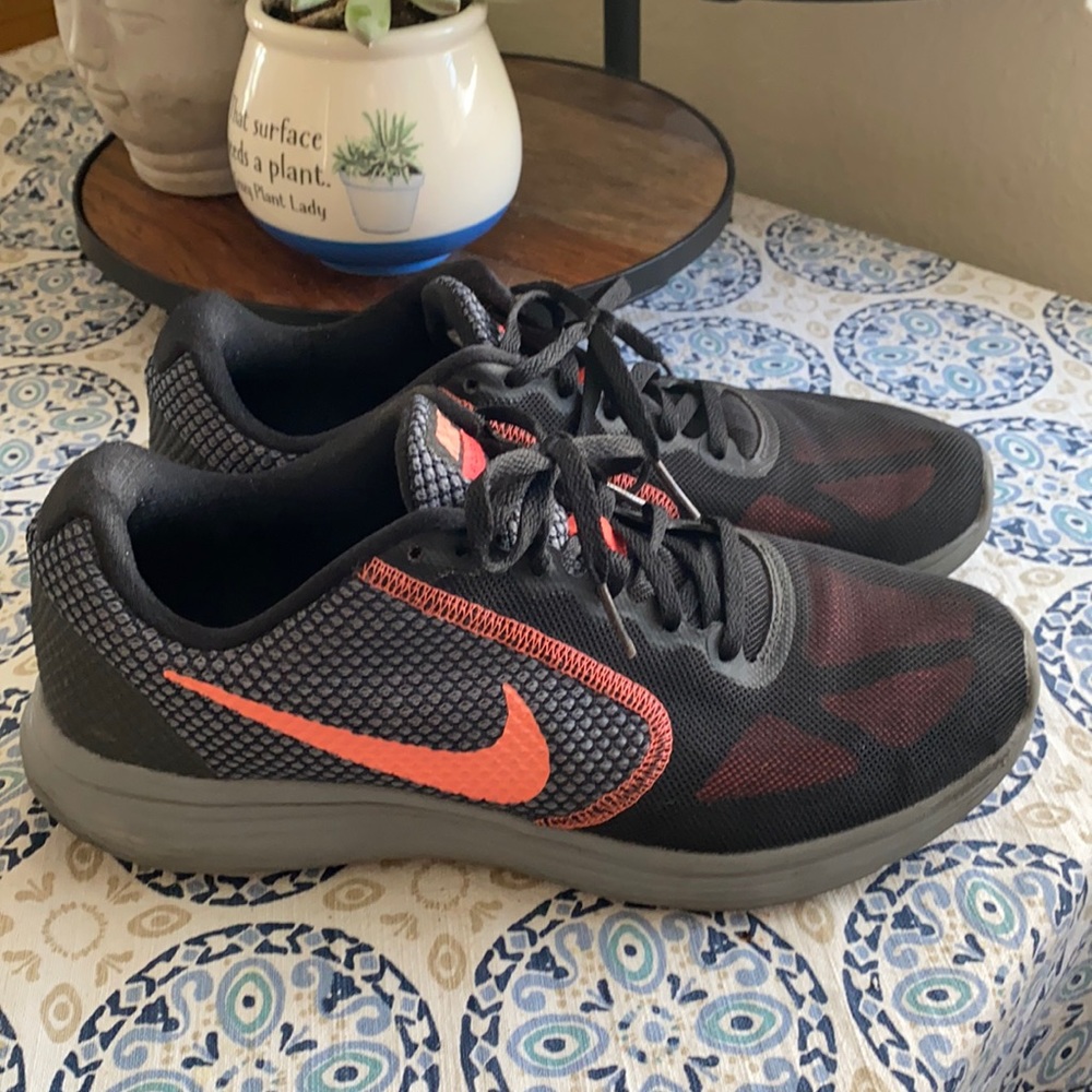 Women’s Nike Size 10